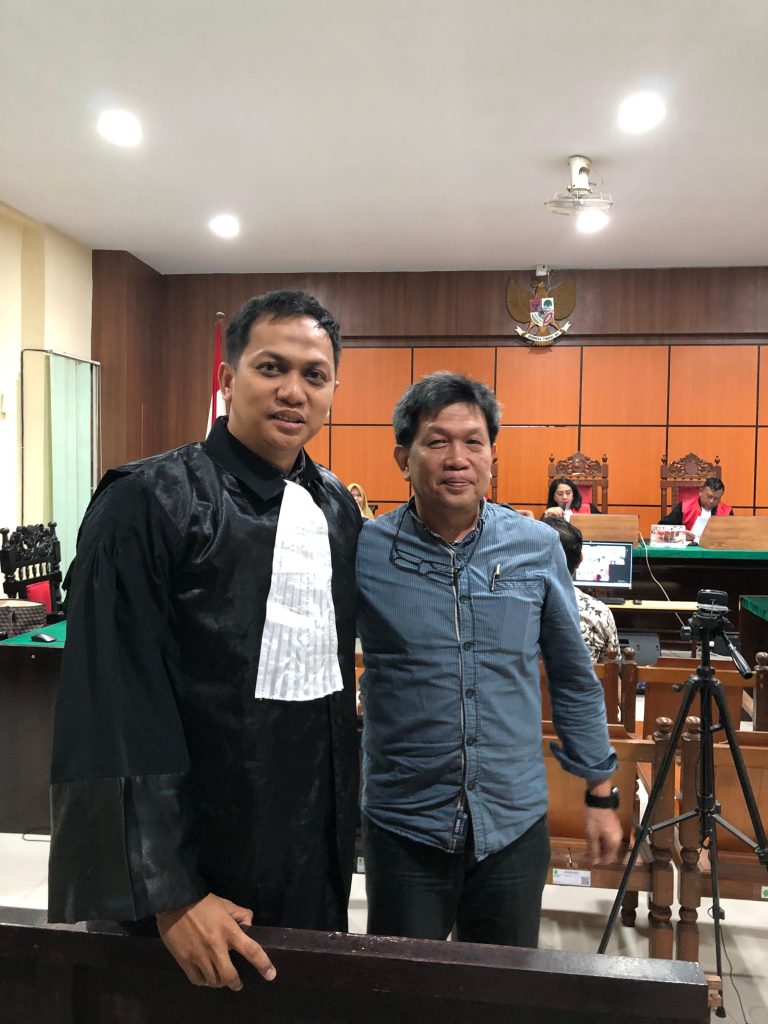 <h4><a href='https://postkotapontianak.com/lbh-herman-hofi-law-apresiasi-vonis-bebas-hidayat-nawawi-askiman-dan-reni-goni/' title='LBH Herman Hofi Law Apresiasi Vonis Bebas Hidayat Nawawi, Askiman, dan Reni Goni'>LBH Herman Hofi Law Apresiasi Vonis Bebas Hidayat Nawawi, Askiman, dan Reni Goni</a></h4>