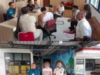 KEJARI MEMPAWAH TAHAN TERSANGKA PEREDARAN OLI PALSU
