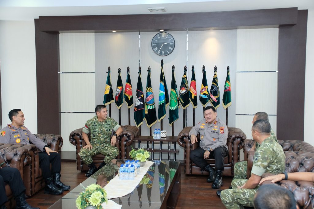 <h4><a href='https://postkotapontianak.com/perkuat-soliditas-tni-polri-kapolda-kalbar-silaturahmi-kepada-pangdam-xii-tanjungpura/' title='Perkuat Soliditas TNI – Polri, Kapolda Kalbar Silaturahmi kepada Pangdam XII/Tanjungpura'>Perkuat Soliditas TNI – Polri, Kapolda Kalbar Silaturahmi kepada Pangdam XII/Tanjungpura</a></h4>
