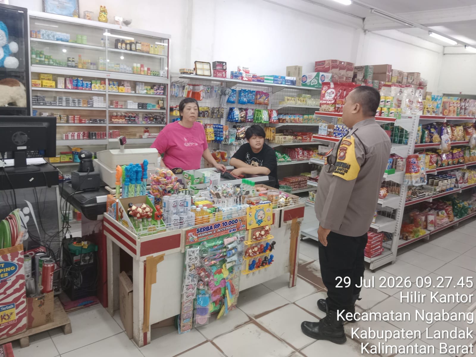 Patroli Dialogis Polisi di Siang Hari, Pemilik Toko Diajak Tingkatkan Kewaspadaan