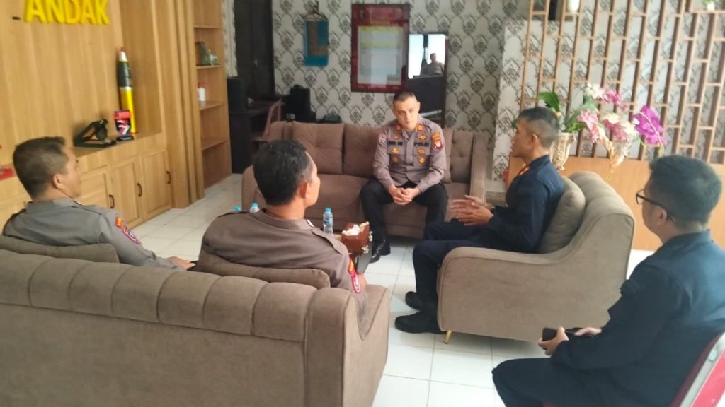 <h4><a href='https://postkotapontianak.com/bangun-koordinasi-yang-solid-sat-binmas-polres-landak-sambangi-rutan-kelas-iib-landak/' title='Bangun Koordinasi yang Solid, Sat Binmas Polres Landak Sambangi Rutan Kelas IIB Landak'>Bangun Koordinasi yang Solid, Sat Binmas Polres Landak Sambangi Rutan Kelas IIB Landak</a></h4>