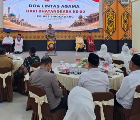 <h4><a href='https://postkotapontianak.com/doa-lintas-agama-warnai-hari-bhayangkara-ke-80-polres-singkawang-perkuat-harmoni-dan-kebersamaan/' title='Doa Lintas Agama Warnai Hari Bhayangkara ke-80, Polres Singkawang Perkuat Harmoni dan Kebersamaan'>Doa Lintas Agama Warnai Hari Bhayangkara ke-80, Polres Singkawang Perkuat Harmoni dan Kebersamaan</a></h4>