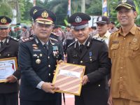Polres Melawi Gelar Upacara Hari Bhayangkara ke-80, Berikan Penghargaan kepada Personel dan Mitra Berprestasi