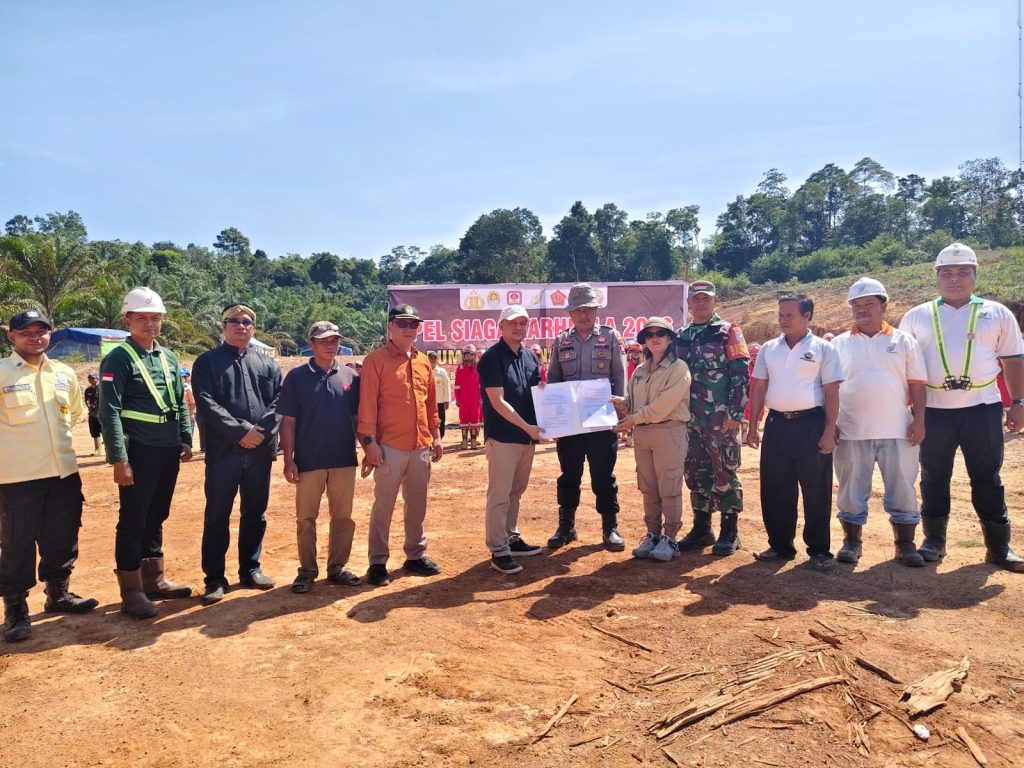 <h4><a href='https://postkotapontianak.com/apel-siaga-karhutla-polsek-simpang-dua-perkuat-sinergi-cegah-kebakaran-hutan-dan-lahan/' title='Apel Siaga Karhutla, Polsek Simpang Dua Perkuat Sinergi Cegah Kebakaran Hutan dan Lahan'>Apel Siaga Karhutla, Polsek Simpang Dua Perkuat Sinergi Cegah Kebakaran Hutan dan Lahan</a></h4>