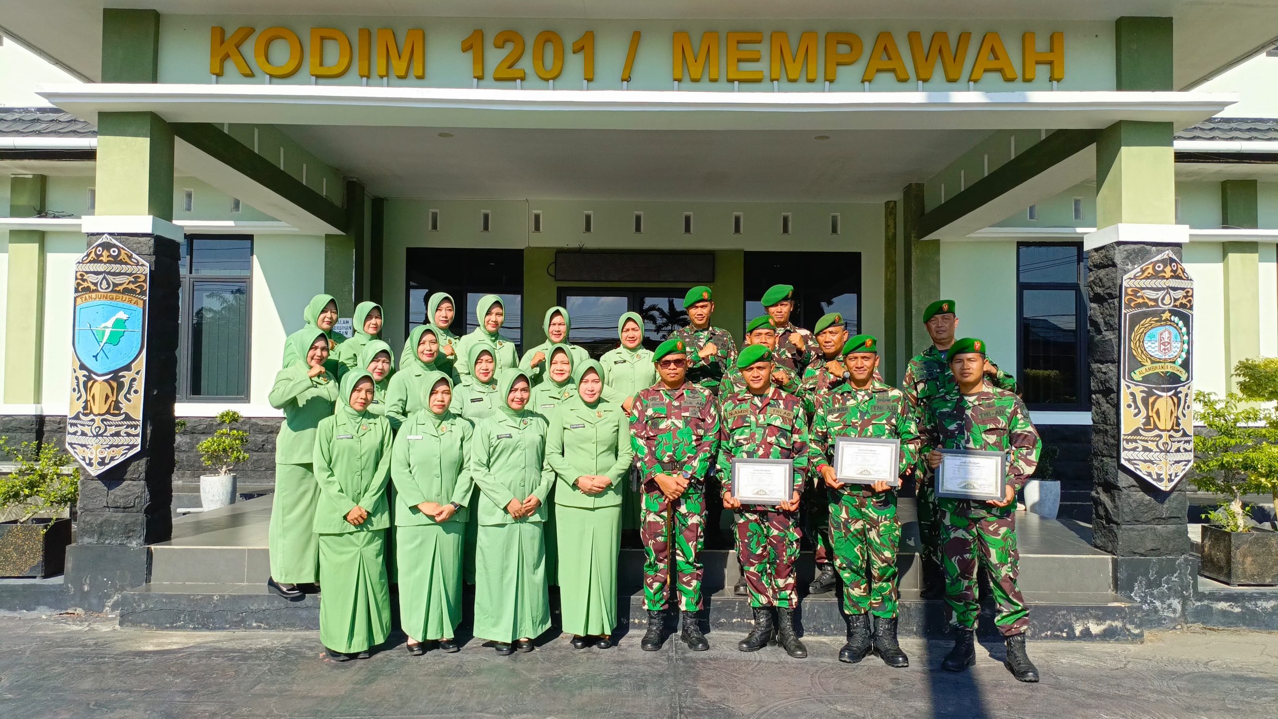 Dandim 1201/Mph Lepas Tiga Prajurit Pindah Satuan Usai Selesaikan Pendidikan Pembentukan Bintara