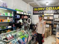 Cegah Aksi Kriminal, Polisi Datangi Counter HP Berikan Edukasi kepada Pemilik Usaha