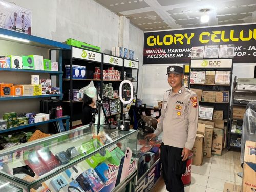 Cegah Aksi Kriminal, Polisi Datangi Counter HP Berikan Edukasi kepada Pemilik Usaha