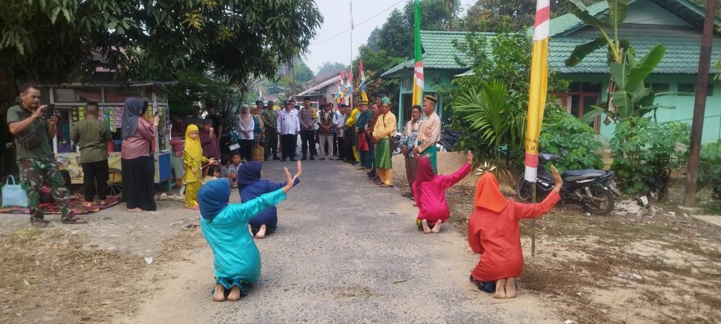 <h4><a href='https://postkotapontianak.com/robo-robo-lestarikan-warisan-budaya-kapolsek-mempawah-hulu-perkuat-sinergi-polri-dan-masyarakat/' title='Robo-Robo Lestarikan Warisan Budaya, Kapolsek Mempawah Hulu Perkuat Sinergi Polri dan Masyarakat'>Robo-Robo Lestarikan Warisan Budaya, Kapolsek Mempawah Hulu Perkuat Sinergi Polri dan Masyarakat</a></h4>