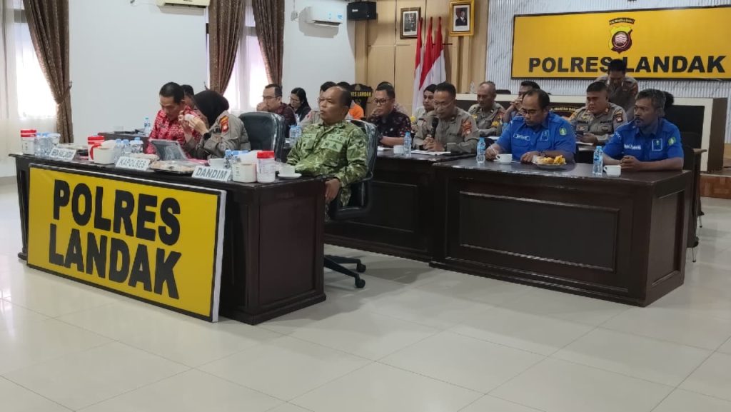 <h4><a href='https://postkotapontianak.com/polres-landak-perkuat-sinergi-cegah-karhutla-kapolres-penanganan-bukan-tugas-satu-instansi/' title='Polres Landak Perkuat Sinergi Cegah Karhutla, Kapolres: Penanganan Bukan Tugas Satu Instansi'>Polres Landak Perkuat Sinergi Cegah Karhutla, Kapolres: Penanganan Bukan Tugas Satu Instansi</a></h4>