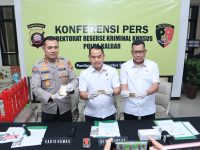 Kembali Ungkap Aktivitas Tambang Ilegal: Polda Kalbar Amankan 13 Tersangka dan Sita 3,4 Kg Emas