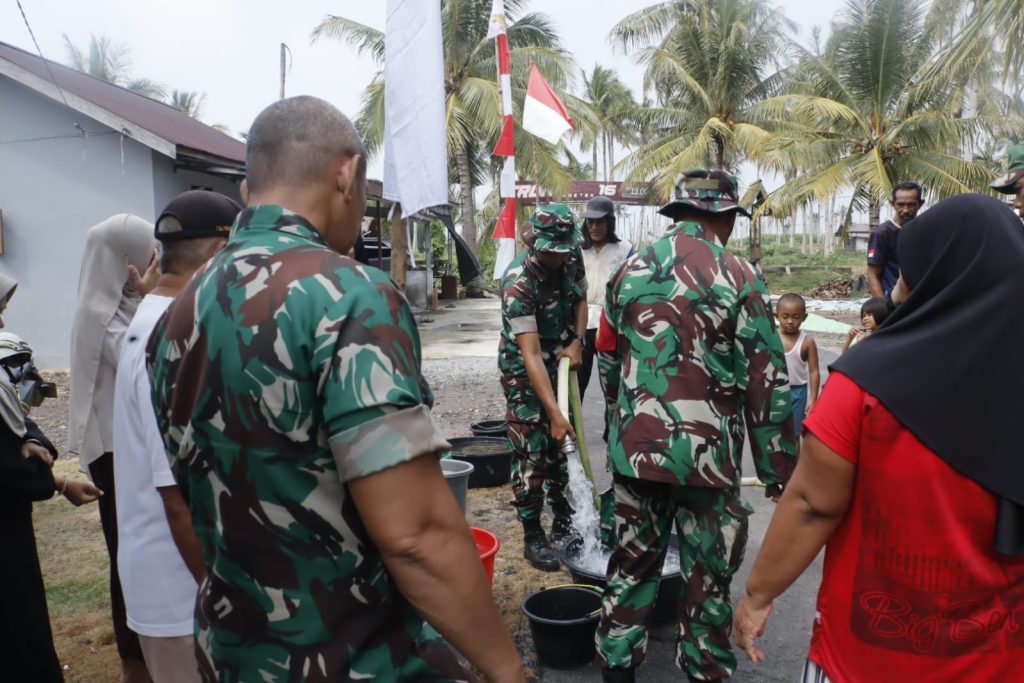 <h4><a href='https://postkotapontianak.com/tni-ad-bergerak-kodim-1201-mempawah-salurkan-air-bersih-ke-wilayah-pesisir-terdampak-kemarau/' title='TNI AD Bergerak Kodim 1201/Mempawah Salurkan Air Bersih ke Wilayah Pesisir Terdampak Kemarau'>TNI AD Bergerak Kodim 1201/Mempawah Salurkan Air Bersih ke Wilayah Pesisir Terdampak Kemarau</a></h4>