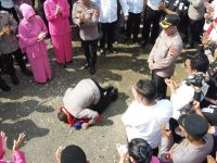Sujud Syukur Wakil Direktorat Polisi Perairan dan Udara Polda Kalbar Tinggalkan Polres Melawi