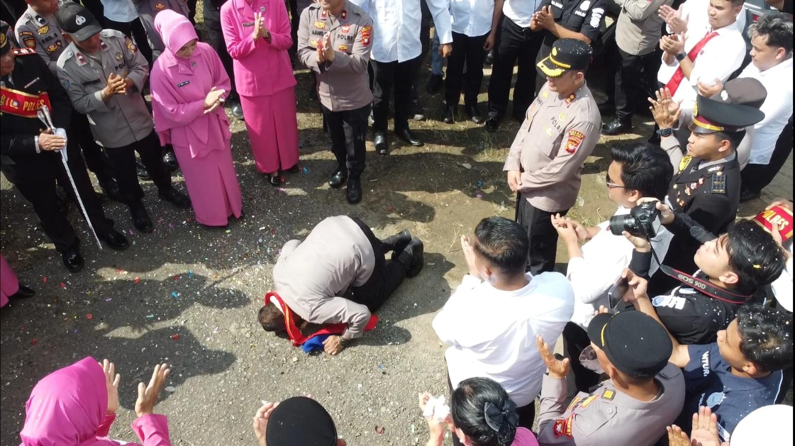 Sujud Syukur Wakil Direktorat Polisi Perairan dan Udara Polda Kalbar Tinggalkan Polres Melawi