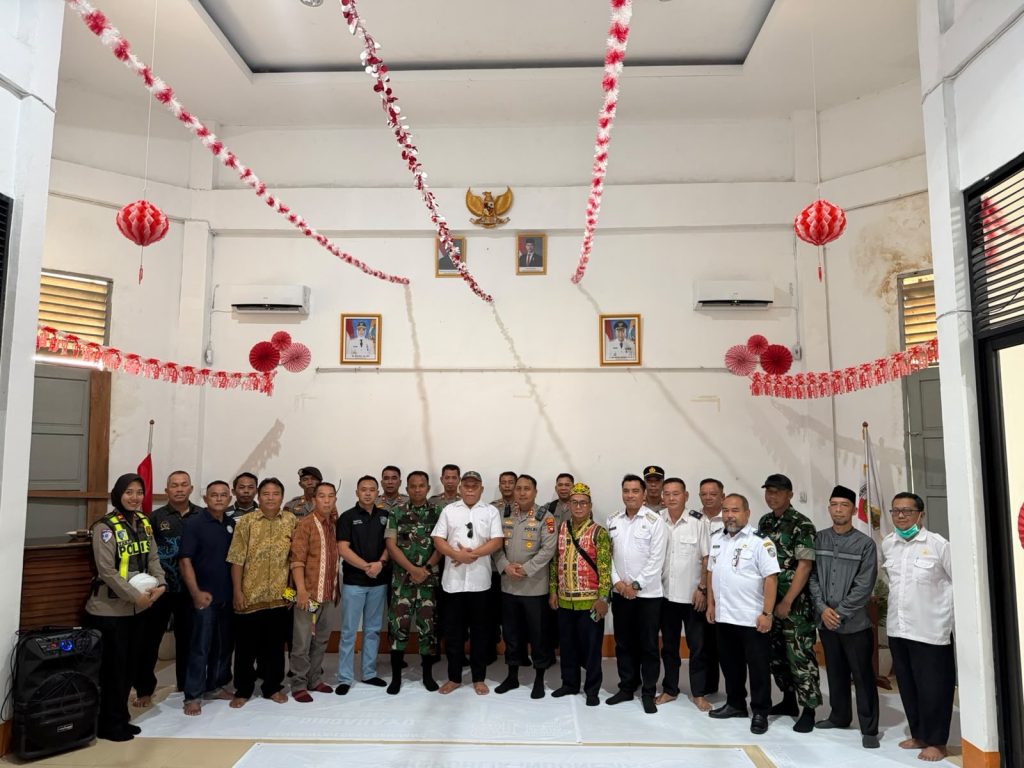 <h4><a href='https://postkotapontianak.com/perkuat-sinergi-tni-polri-dandim-dan-kapolres-mempawah-sapa-tokoh-masyarakat-di-toho/' title='Perkuat Sinergi TNI-Polri, Dandim dan Kapolres Mempawah Sapa Tokoh Masyarakat di Toho'>Perkuat Sinergi TNI-Polri, Dandim dan Kapolres Mempawah Sapa Tokoh Masyarakat di Toho</a></h4>