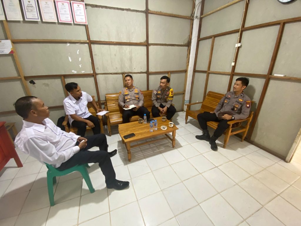 <h4><a href='https://postkotapontianak.com/kunker-ke-desa-mentonyek-kapolsek-mempawah-hulu-perkuat-sinergitas-ketahanan-pangan-dan-antisipasi-karhutla/' title='Kunker ke Desa Mentonyek, Kapolsek Mempawah Hulu Perkuat Sinergitas Ketahanan Pangan dan Antisipasi Karhutla'>Kunker ke Desa Mentonyek, Kapolsek Mempawah Hulu Perkuat Sinergitas Ketahanan Pangan dan Antisipasi Karhutla</a></h4>