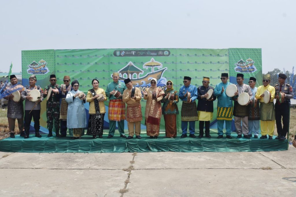 <h4><a href='https://postkotapontianak.com/robo-robo-2026-satukan-raja-raja-nusantara-di-kuala-mempawah-dandim-1201-budaya-adalah-kekuatan-pemersatu-bangsa/' title='Robo’-Robo’ 2026 Satukan Raja-Raja Nusantara di Kuala Mempawah, Dandim 1201: Budaya Adalah Kekuatan Pemersatu Bangsa'>Robo’-Robo’ 2026 Satukan Raja-Raja Nusantara di Kuala Mempawah, Dandim 1201: Budaya Adalah Kekuatan Pemersatu Bangsa</a></h4>