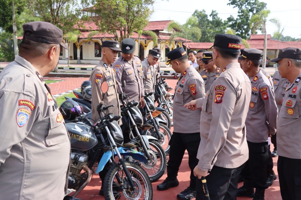 <h4><a href='https://postkotapontianak.com/kapolres-melawi-periksa-kesiapan-bhabinkamtibmas-dan-kendaraan-dalam-tugas/' title='Kapolres Melawi Periksa Kesiapan Bhabinkamtibmas dan Kendaraan Dalam Tugas'>Kapolres Melawi Periksa Kesiapan Bhabinkamtibmas dan Kendaraan Dalam Tugas</a></h4>