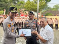 Kapolresta Pontianak Berikan Apresiasi kepada Personel Berprestasi atas Kepedulian Melayani Masyarakat di SPBU