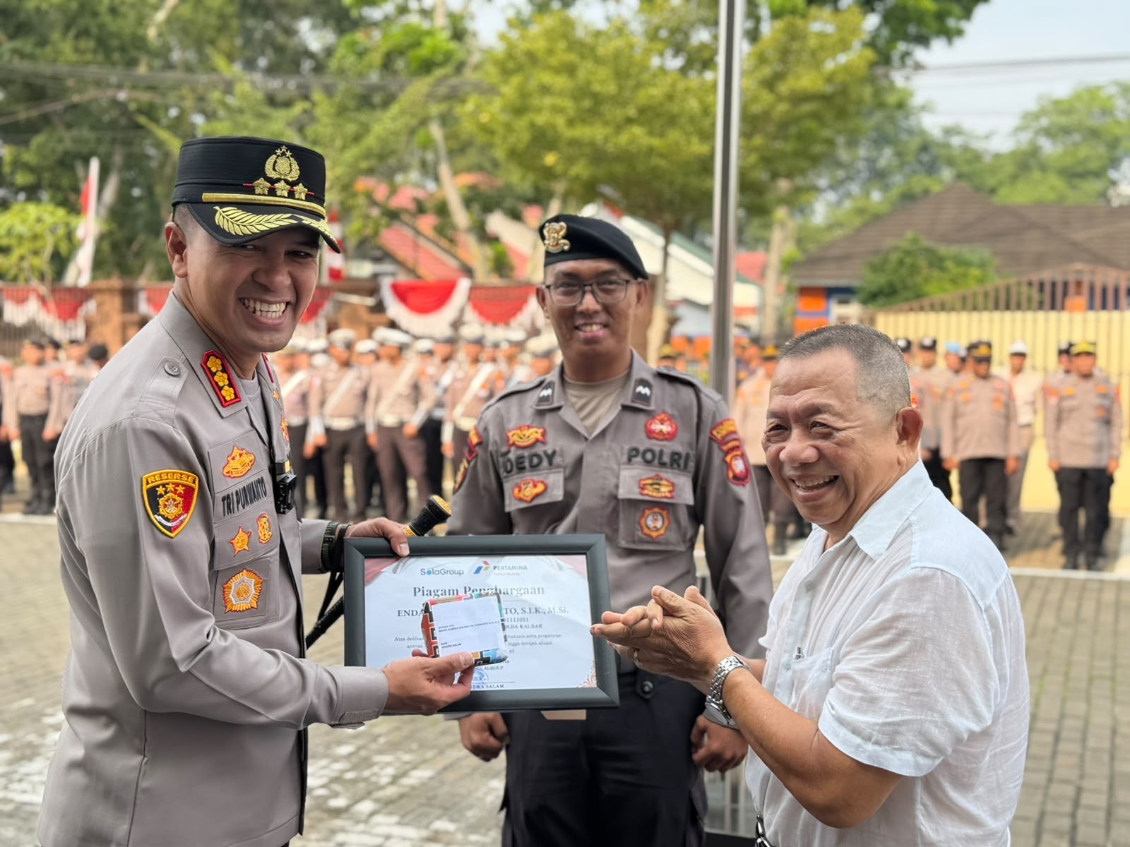 Kapolresta Pontianak Berikan Apresiasi kepada Personel Berprestasi atas Kepedulian Melayani Masyarakat di SPBU