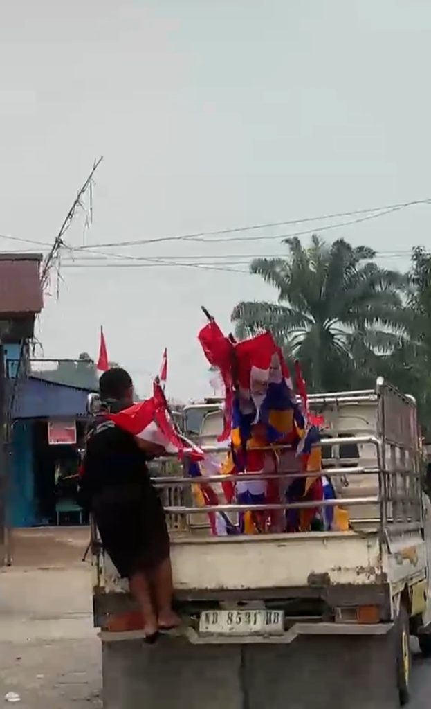 <h4><a href='https://postkotapontianak.com/perianto-anak-desa-yang-pergi-di-tengah-kibaran-merah-putih/' title='Perianto, Anak Desa yang Pergi di Tengah Kibaran Merah Putih'>Perianto, Anak Desa yang Pergi di Tengah Kibaran Merah Putih</a></h4>