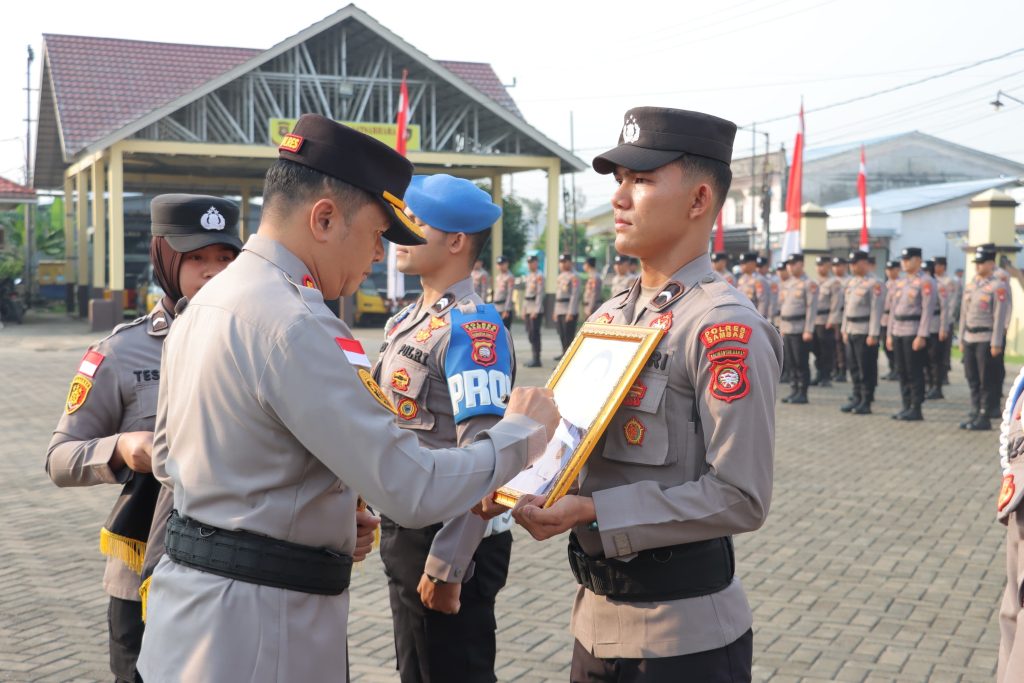 <h4><a href='https://postkotapontianak.com/kapolres-sambas-pimpin-upacara-ptdh-personel-komitmen-tegakkan-disiplin-dan-kode-etik/' title='Kapolres Sambas Pimpin Upacara PTDH Personel, Komitmen Tegakkan Disiplin Dan Kode Etik'>Kapolres Sambas Pimpin Upacara PTDH Personel, Komitmen Tegakkan Disiplin Dan Kode Etik</a></h4>