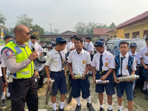 Polisi Jadi Pembina Upacara di SMPN 9 Ngabang, Siswa Diingatkan Stop Knalpot Brong dan Bullying