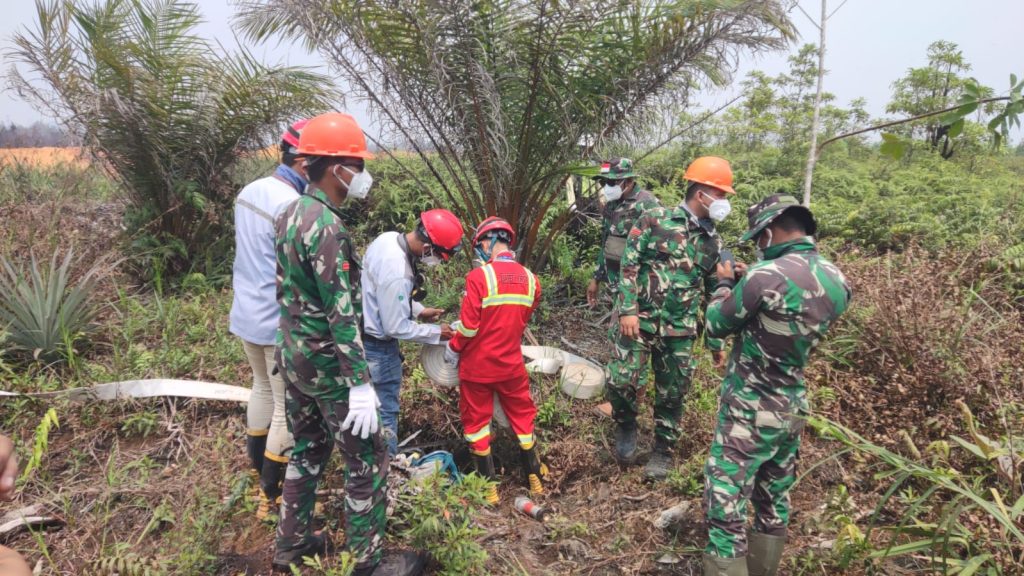 Pantang Berhenti, Sinergitas Koramil Sungai Kunyit dan Manggala Agni Perkuat Perlawanan terhadap Karhutla