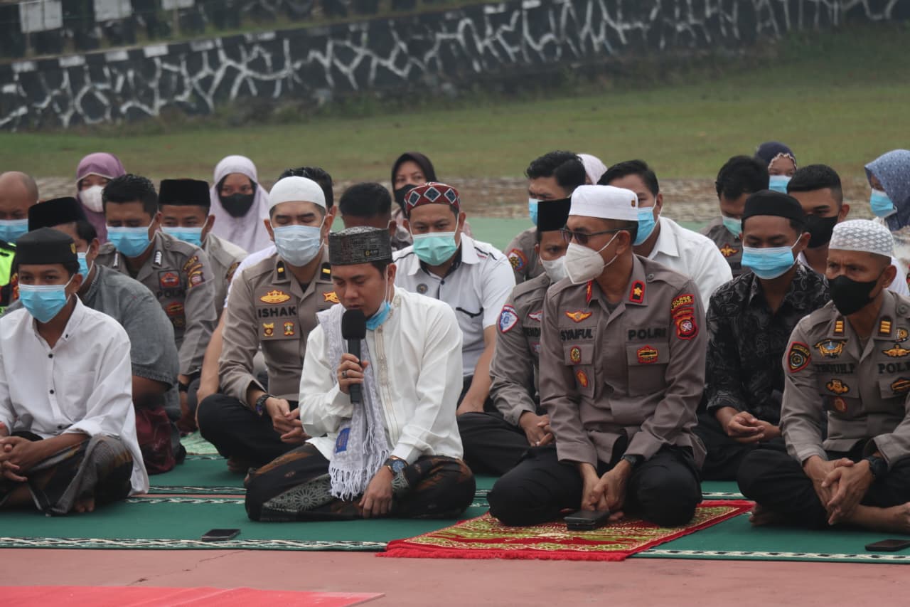 Polres Landak Gelar Shalat Istisqa, Mohon Hujan di Tengah Kondisi Kemarau