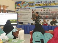 Tim Penyuluh Mabes TNI Edukasi kepala Sekolah (Kepsek) SMP Sekab.Mempawah bertempat diKantor SMP 1 Sungai Kunyit, Perkuat Pencegahan Karhutla.