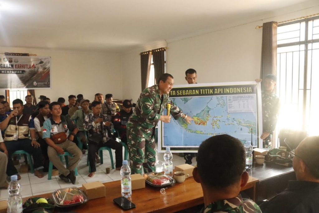 <h4><a href='https://postkotapontianak.com/serentak-dari-desa-ke-desa-tim-penyuluh-mabes-tni-perkuat-edukasi-pencegahan-karhutla-di-mempawah/' title='SERENTAK DARI DESA KE DESA, TIM PENYULUH MABES TNI PERKUAT EDUKASI PENCEGAHAN KARHUTLA DI MEMPAWAH'>SERENTAK DARI DESA KE DESA, TIM PENYULUH MABES TNI PERKUAT EDUKASI PENCEGAHAN KARHUTLA DI MEMPAWAH</a></h4>