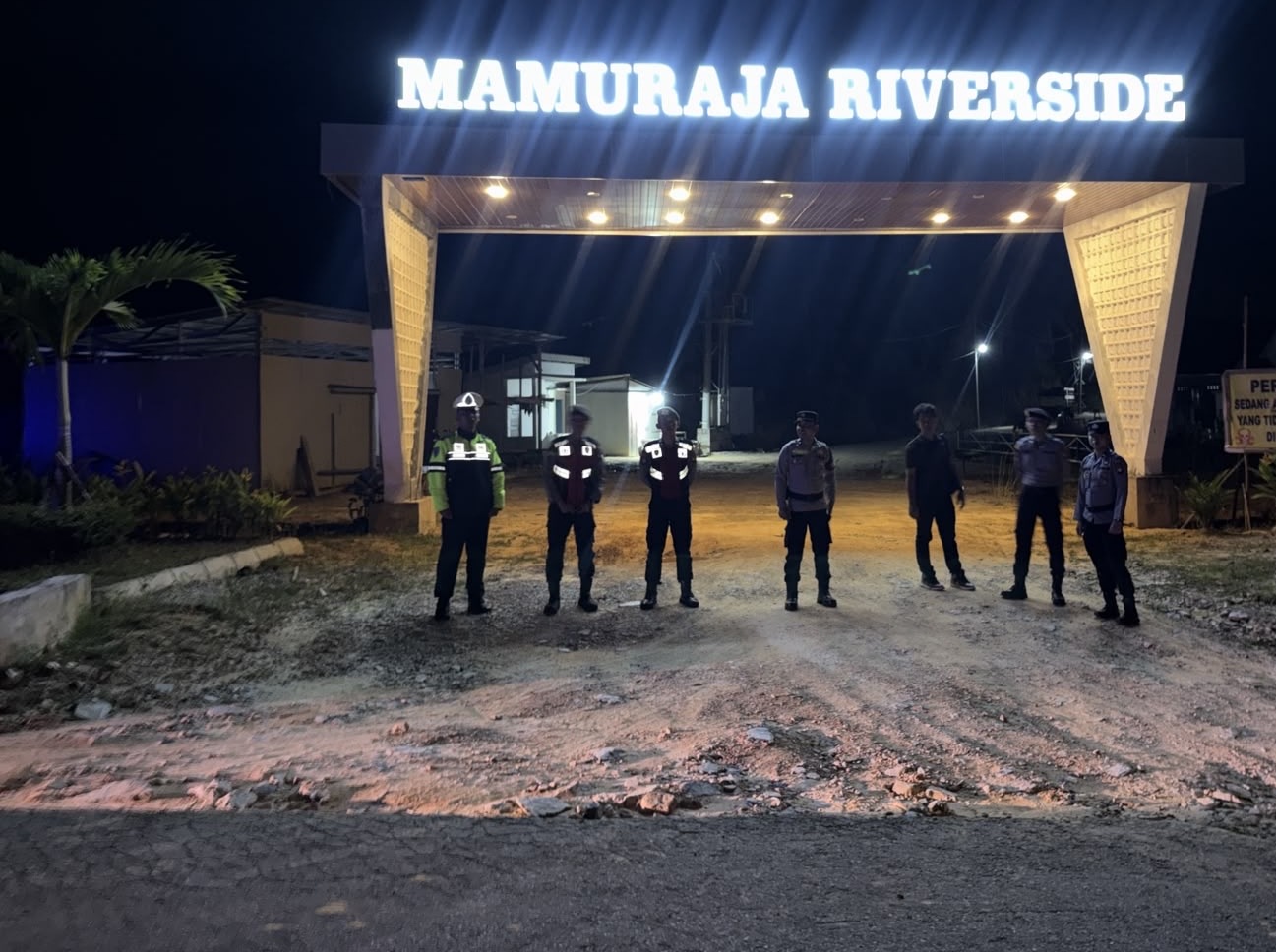 Patroli Skala Besar Polres Landak Sisir Kota Ngabang, Antisipasi Curat, Curas dan Kriminalitas