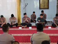 Polres Melawi Gelar Binrohtal, Perkuat Keimanan Personel dan Berbagi Santunan kepada Santri