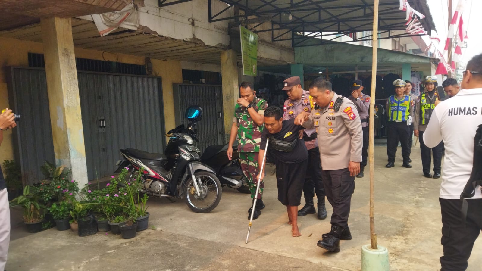 HUT ke-81 RI, Dandim dan Kapolres Mempawah Hadir Berbagi untuk Warga Disabilitas dan Lansia