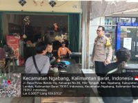 Jalin Kedekatan dengan Warga, Bhabinkamtibmas Polsek Ngabang Sambangi Warung Sekaligus Sampaikan Himbauan Kamtibmas