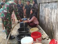 TNI Hadir untuk Rakyat, Koramil 1201-02/Sungai Pinyuh Bantu Warga Atasi Krisis Air Bersih di Anjongan