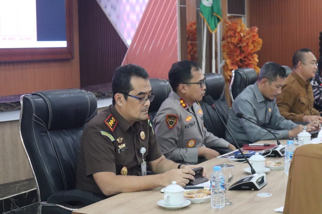 <h4><a href='https://postkotapontianak.com/rakor-tanggap-darurat-karhutla-dan-kekeringan-pemkab-ketapang-perkuat-sinergi-penanganan-di-lapangan/' title='Rakor Tanggap Darurat Karhutla Dan Kekeringan Pemkab Ketapang, Perkuat Sinergi Penanganan Di Lapangan'>Rakor Tanggap Darurat Karhutla Dan Kekeringan Pemkab Ketapang, Perkuat Sinergi Penanganan Di Lapangan</a></h4>