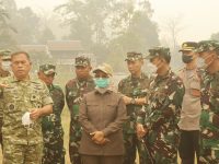 Tinjau Langsung Penyuluhan Karhutla, Dansesko TNI Sambangi Mempawah