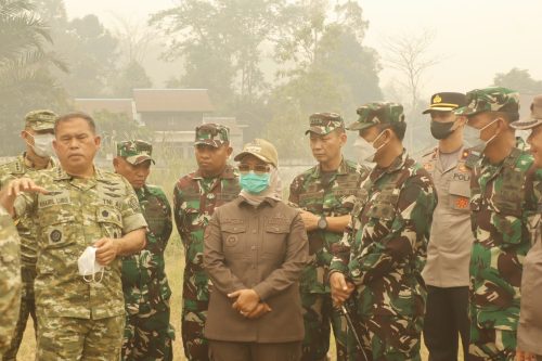 Tinjau Langsung Penyuluhan Karhutla, Dansesko TNI Sambangi Mempawah