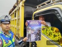 Keselamatan Tak Pandang Jarak: Kala Polisi Mempawah Sapa Pengendara di Lampu Merah