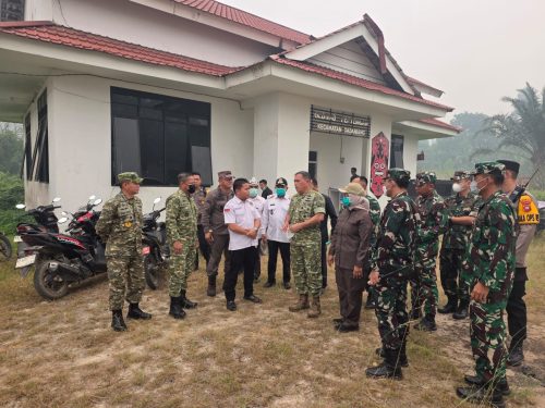 Dansesko TNI Tinjau Langsung Penyuluhan Pasis Sesko Dikreg 65 TNI dalam Pencegahan Karhutla di Mempawah