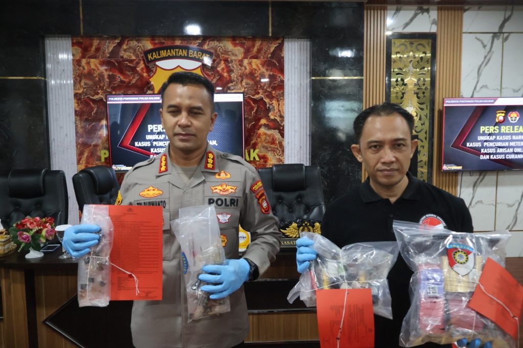 <h4><a href='https://postkotapontianak.com/7793-gram-sabu-dan-169-ekstasi-disita-polresta-pontianak-amankan-sejumlah-k-pod-dan-obat-berbahaya-lainnya/' title='77,93 Gram Sabu dan 169 Ekstasi Disita, Polresta Pontianak Amankan Sejumlah K-POD dan Obat Berbahaya Lainnya'>77,93 Gram Sabu dan 169 Ekstasi Disita, Polresta Pontianak Amankan Sejumlah K-POD dan Obat Berbahaya Lainnya</a></h4>
