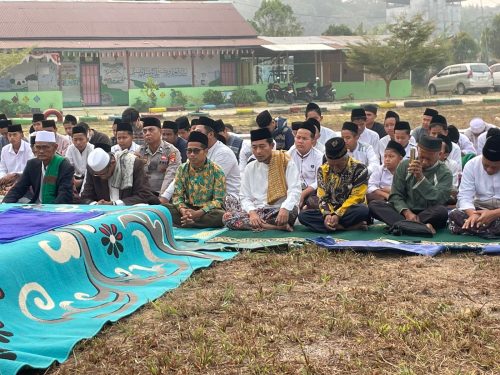 Di Tengah Cuaca Kering, Warga Sungai Tebelian Gelar Sholat Istisqo, Panjatkan Doa Memohon Turunnya Hujan