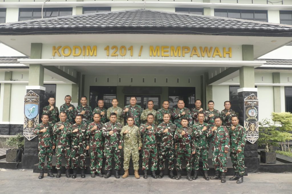 <h4><a href='https://postkotapontianak.com/satu-bulan-menembus-60-desa-tim-penyuluh-mabes-tni-akhiri-misi-cegah-karhutla-di-mempawah/' title='Satu Bulan Menembus 60 Desa, Tim Penyuluh Mabes TNI Akhiri Misi Cegah Karhutla di Mempawah'>Satu Bulan Menembus 60 Desa, Tim Penyuluh Mabes TNI Akhiri Misi Cegah Karhutla di Mempawah</a></h4>
