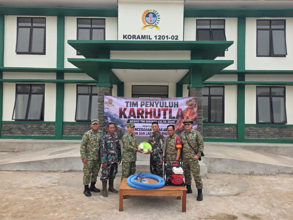 <h4><a href='https://postkotapontianak.com/pasis-sesko-tni-dikreg-56-turut-perkuat-kesiapsiagaan-karhutla-di-wilayah-sungai-pinyuh/' title='Pasis Sesko TNI Dikreg 56 Turut Perkuat Kesiapsiagaan Karhutla di Wilayah Sungai Pinyuh'>Pasis Sesko TNI Dikreg 56 Turut Perkuat Kesiapsiagaan Karhutla di Wilayah Sungai Pinyuh</a></h4>