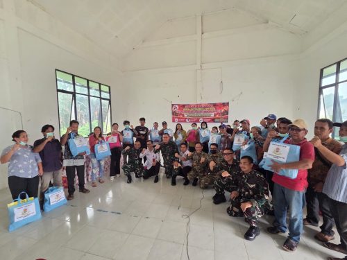 Pasis Sesko TNI Dikreg 56 Gelar Penyuluhan Karhutla dan Salurkan Sembako untuk Masyarakat Desa Pentek