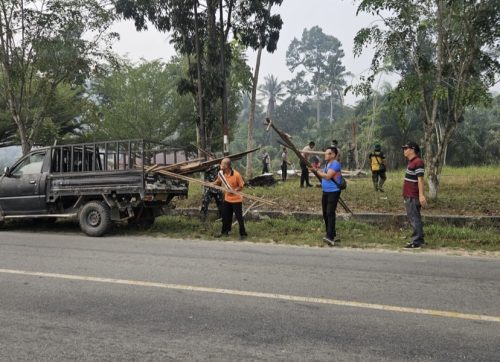 <h4><a href='https://postkotapontianak.com/rawat-jejak-sejarah-forkopimca-mandor-gelar-jumat-bersih-di-taman-makam-juang/' title='Rawat Jejak Sejarah, Forkopimca Mandor Gelar Jumat Bersih di Taman Makam Juang'>Rawat Jejak Sejarah, Forkopimca Mandor Gelar Jumat Bersih di Taman Makam Juang</a></h4>
