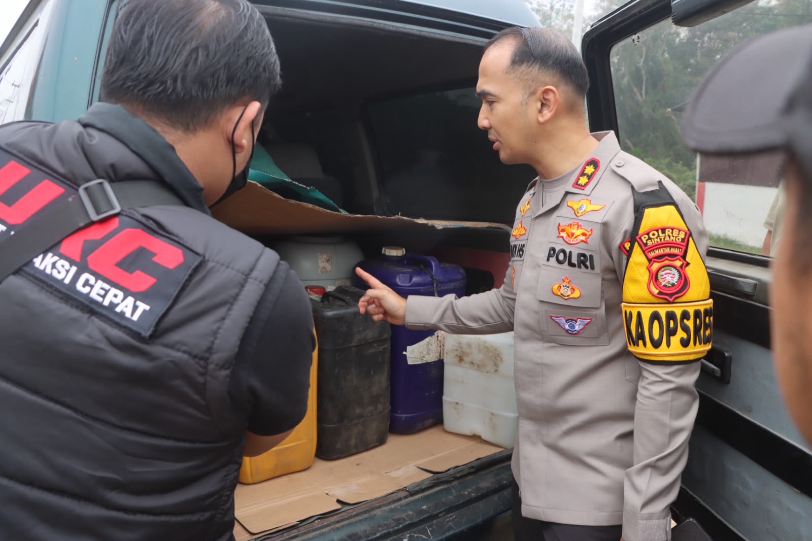 AWASI DISTRIBUSI BBM, KAPOLRES SINTANG TEMUKAN “TANGKI SILUMAN” DI DALAM MOBIL