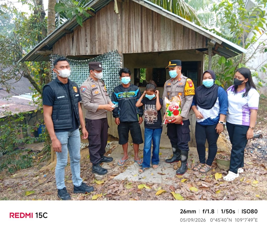 <h4><a href='https://postkotapontianak.com/patroli-hotspot-karhutla-kapolsek-monterado-sekaligus-salurkan-bansos-kepada-warga-kurang-mampu/' title='Patroli Hotspot Karhutla, Kapolsek Monterado Sekaligus Salurkan Bansos kepada Warga Kurang Mampu'>Patroli Hotspot Karhutla, Kapolsek Monterado Sekaligus Salurkan Bansos kepada Warga Kurang Mampu</a></h4>