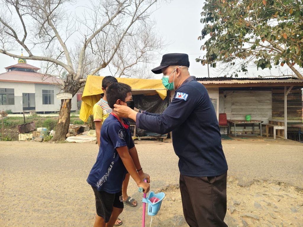 <h4><a href='https://postkotapontianak.com/sidokkes-polres-ketapang-bagikan-masker-dan-cek-kesehatan-warga-di-tengah-karhutla-dan-kabut-asap/' title='Sidokkes Polres Ketapang Bagikan Masker dan Cek Kesehatan Warga di Tengah Karhutla dan Kabut Asap'>Sidokkes Polres Ketapang Bagikan Masker dan Cek Kesehatan Warga di Tengah Karhutla dan Kabut Asap</a></h4>