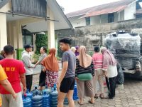DPRKP kota Pontianak Salurkan Air Bersih Untuk Kebutuhan Warga